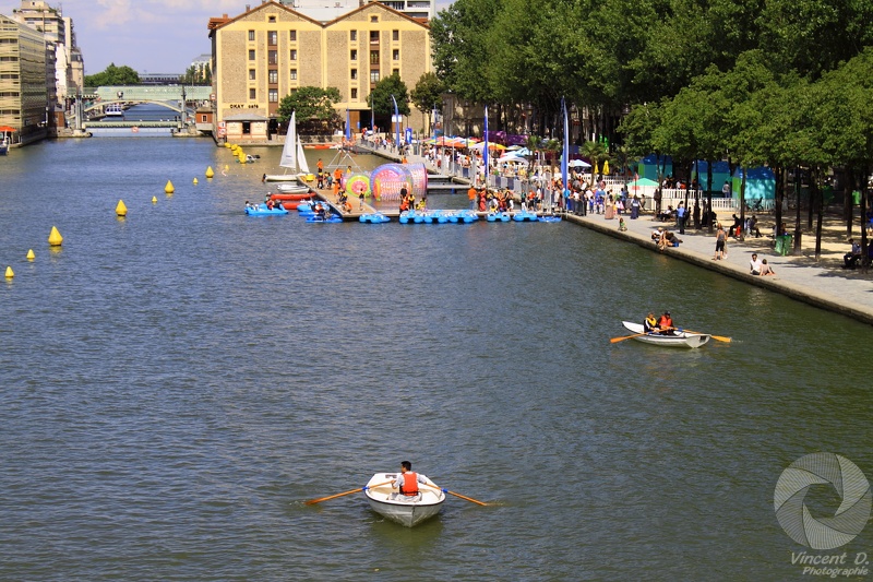 Paris-plage 2010 au Bassin de la Villette - Prise de vue depuis la passerelle entre le Quai de la Seine et le Quai de la Loire Canon_EOS_500D-2365.jpg