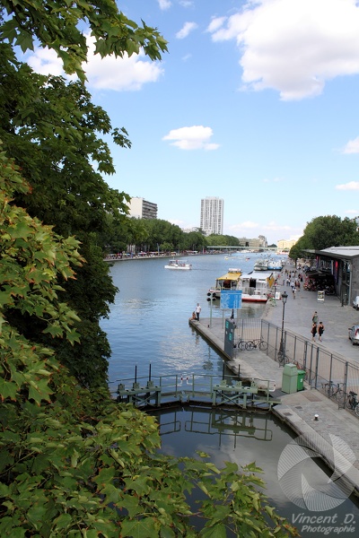 Paris-plage 2010 au Bassin de la Villette - Prise de vue depuis la passerelle de la Rotonde de la Villette Canon_EOS_500D-2378.jpg