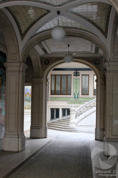 Anciens magasins des faïenceries Boulenger de Choisy-le-Roi décorés de céramiques peintes et ancien Musée de l'affiche Canon_EOS_500D-2386.jpg