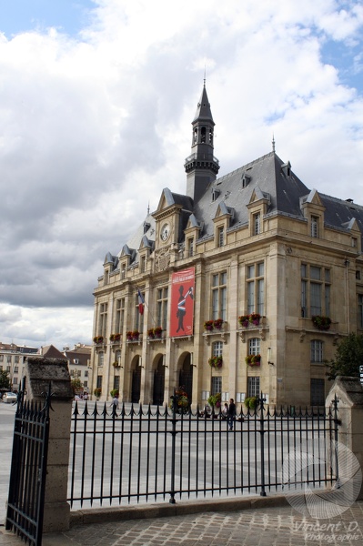 Pour en savoir plus sur le patrimoine culturel de Saint-Denis, Arégonde vous invite à la suivre. Canon_EOS_500D-2587.jpg