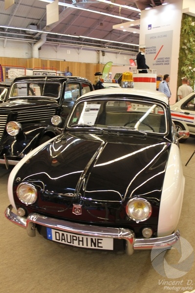 Surnomée voiture 'Pie' dans le cas du véhicule de police. Canon_EOS_500D-3005.jpg