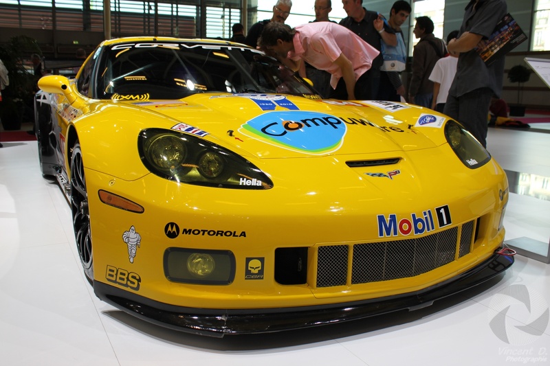 Cette année, les 24 heures du Mans ont accueilli l'écurie Corvette Racing.
Le chassis est en aluminium et la carrosserie en carbone/kevlar.
Le moteur est un V8 atmosphérique de 5493 cm3 d'une puissance de 480 ch à 5 800 tr/mn.
Dommage, impossible de l'écouter tourner. Canon_EOS_500D-3071.jpg