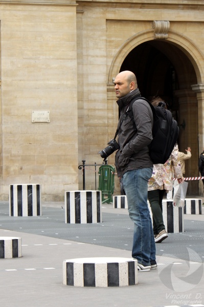 Photographe amateur perdu dans la Cour d'Honneur du Palais Royal Paris_Photowalk_2013_8864.jpg
