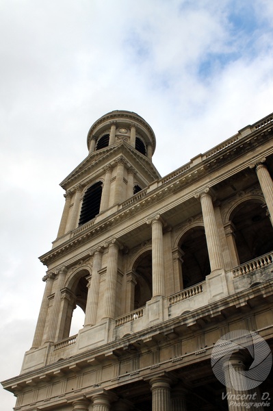 Avec près de 7 500 tuyaux et 102 jeux, le grand orgueil de Saint-Sulpice est le troisième plus grand orgue de France, après celui de l'église Saint-Eustache (101 jeux pour plus de 8 000 tuyaux) et celui de Notre-Dame (111 jeux pour environ 8 000 tuyaux). Paris_Photowalk_2013_9075.jpg