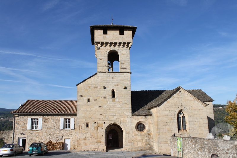 Eglise romane - Les Salelles - Ardèche Au coeur de la vallée, elle domine à l'intérieur d'un méandre du Chassezac. 20091108083709-914149ae.jpg
