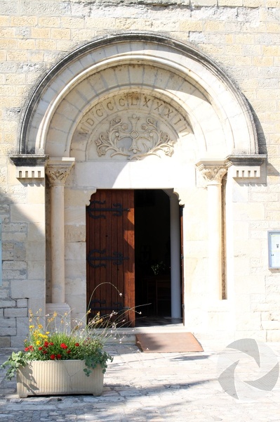 Porche de l'église de La Roque sur Cèze - La_Roque_2013_9443.jpg La_Roque_2013_9443.jpg