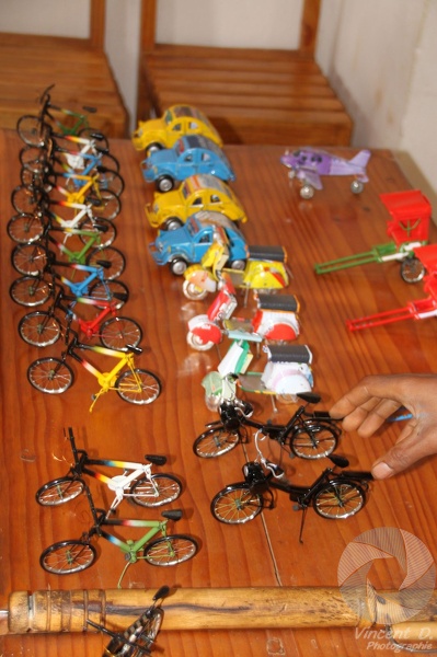 Chez Mamy - spécialiste des miniatures fabriquées avec des matériaux de récupération Mcar_2014_11_4923.jpg