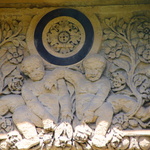 Un bas-relief de la Cité des Fleurs